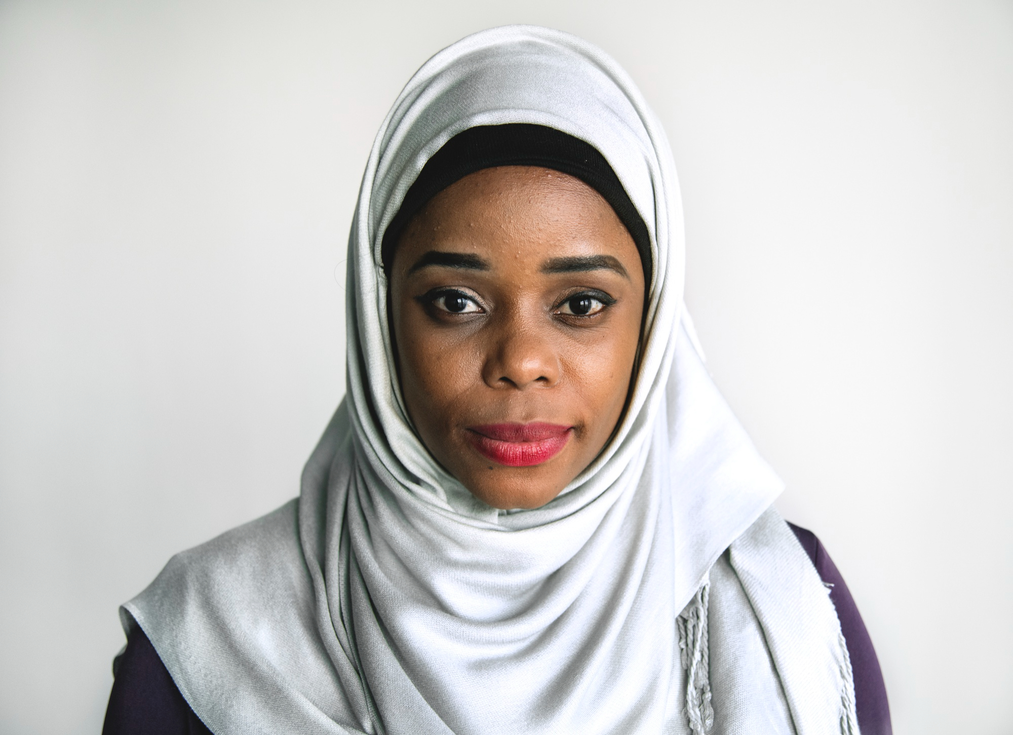 islamic-woman-portrait-looking-camera